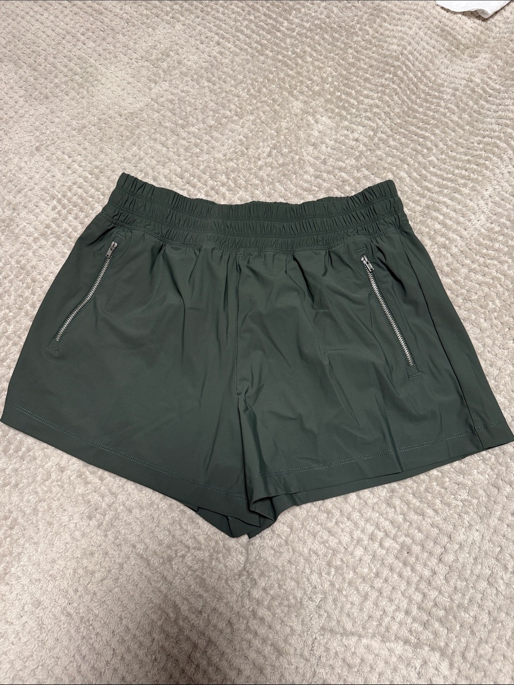 Old Navy medium sleek-tech shorts excellent condition